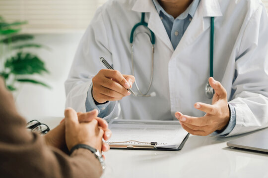 Doctor consulting with patient about sports injury